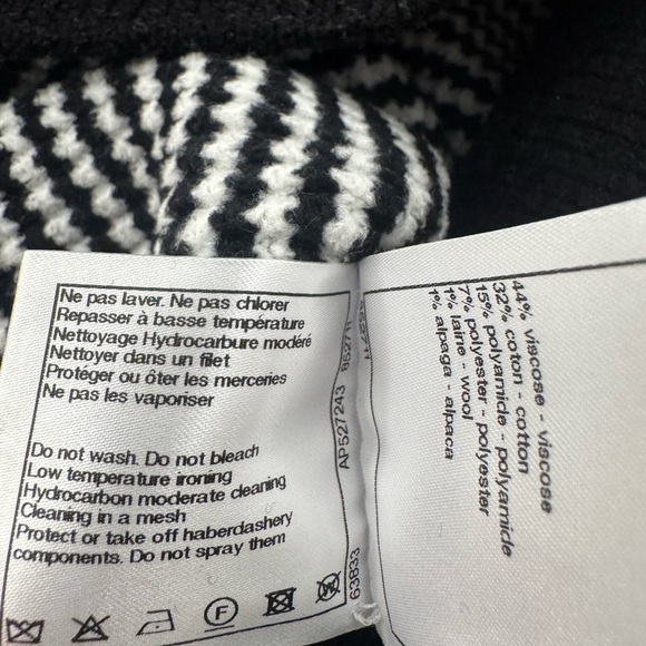 Chanel Logo sweater size 34 - Picture 7 of 7